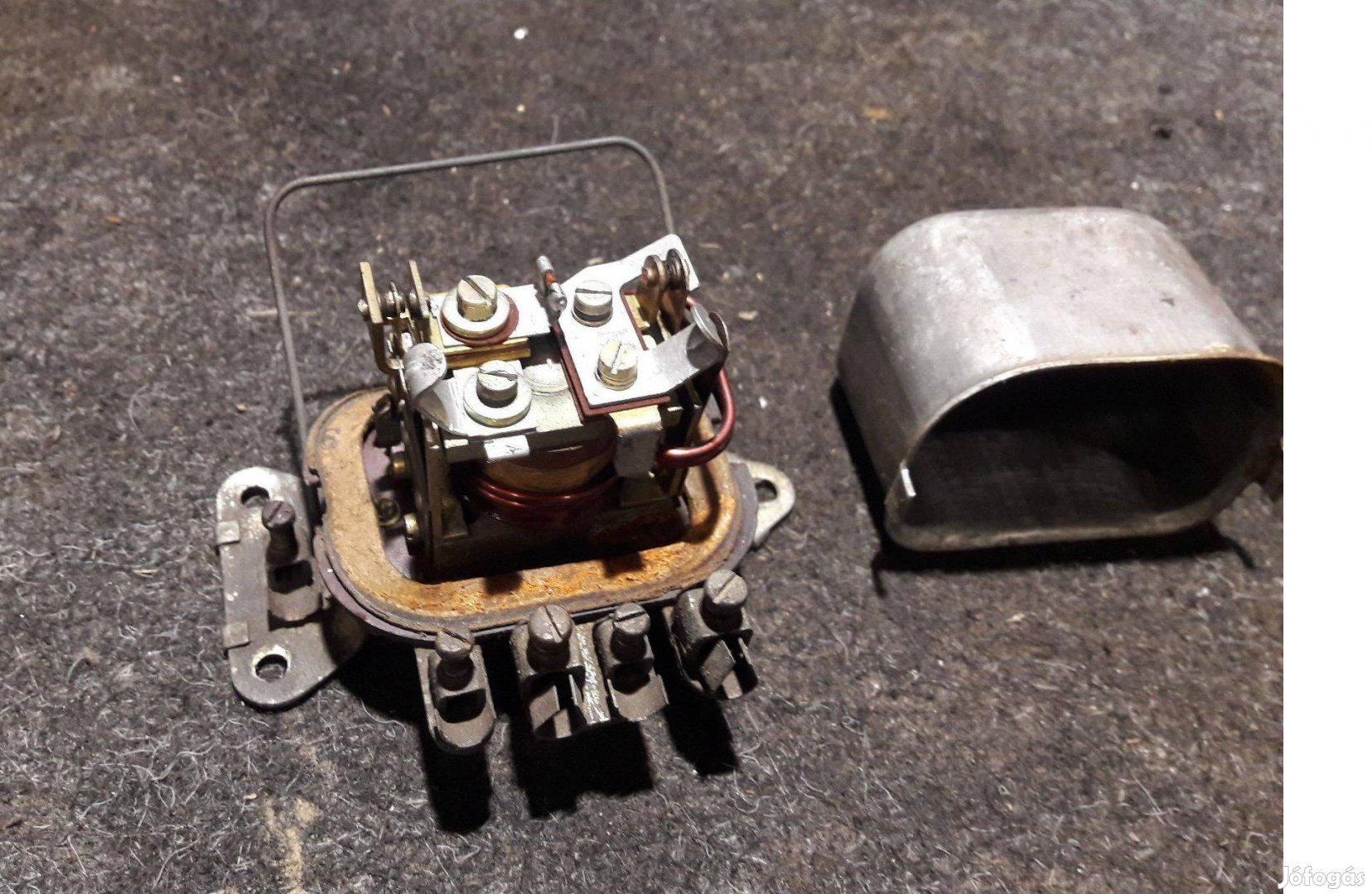 Trabant 12v 220W feszültség szabályzó