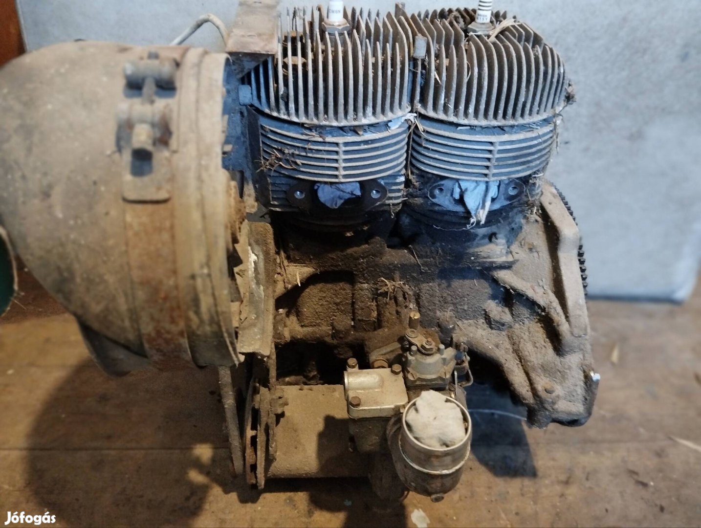 Trabant 601motor karburátorral dinamóval