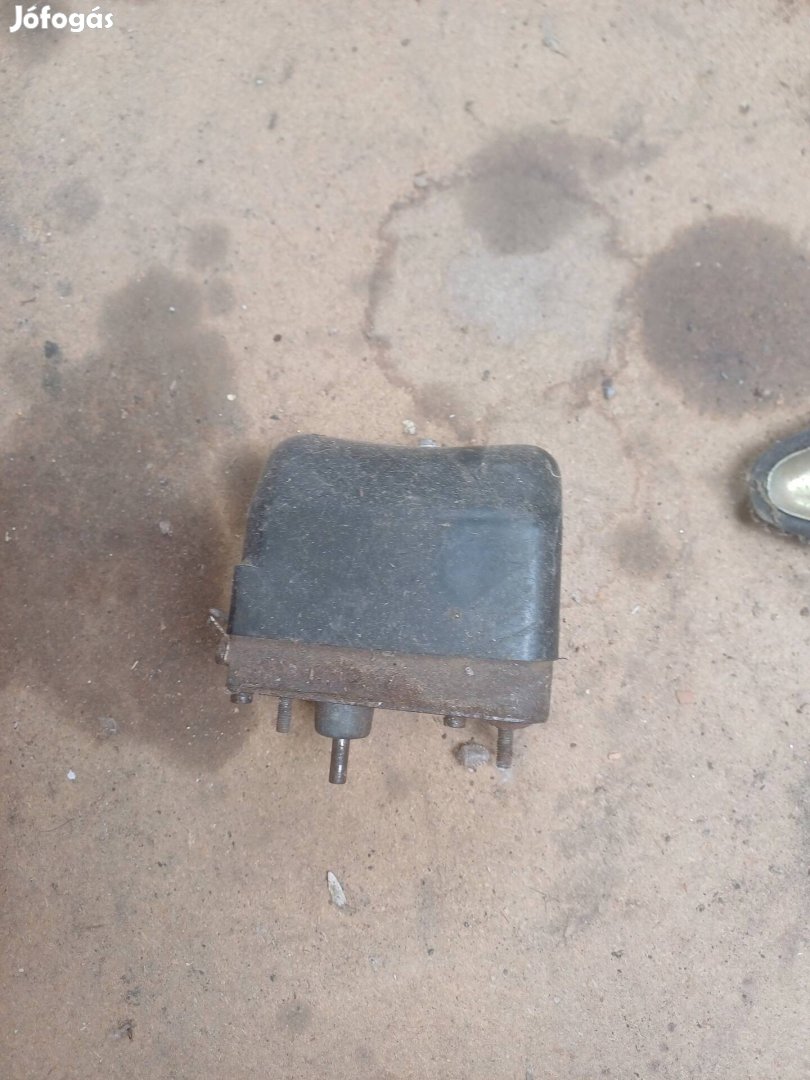 Trabant ablaktörlő motor.