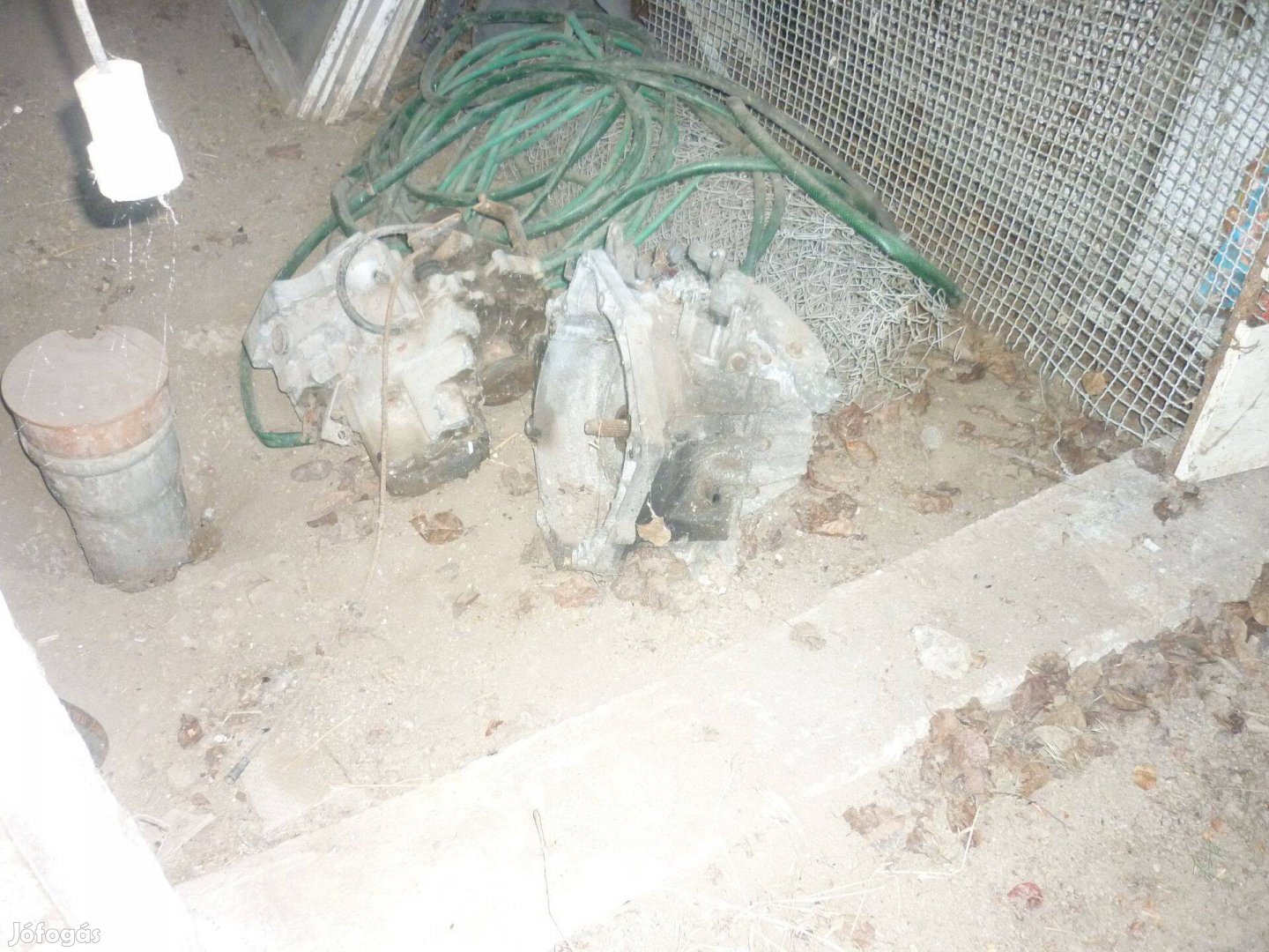 Trabant egyes alkatrészei csomagtérajtó hosszú kipufogó cső