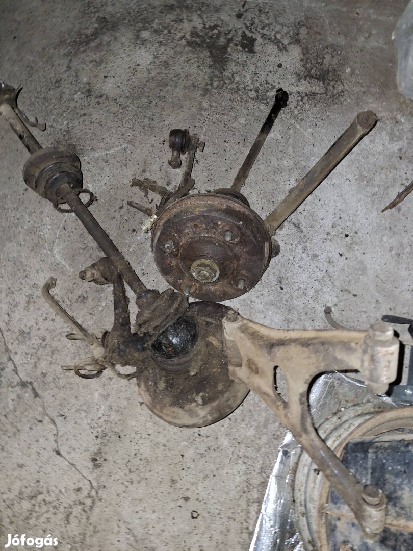 Trabant első futómű csonkállvány lengőkar kerékagy féltengely 