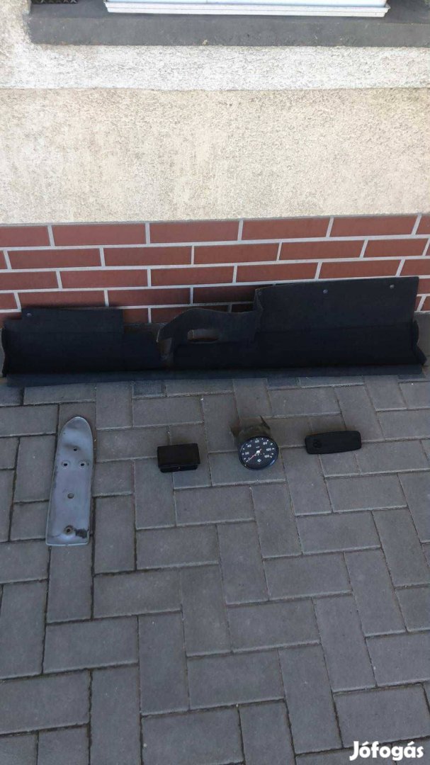 Trabant eredeti gyári alkatrészek eladók