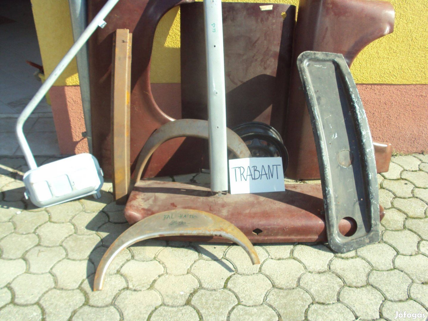 Trabant kétütemű négyütemű gyári új alkatrészek eladók!