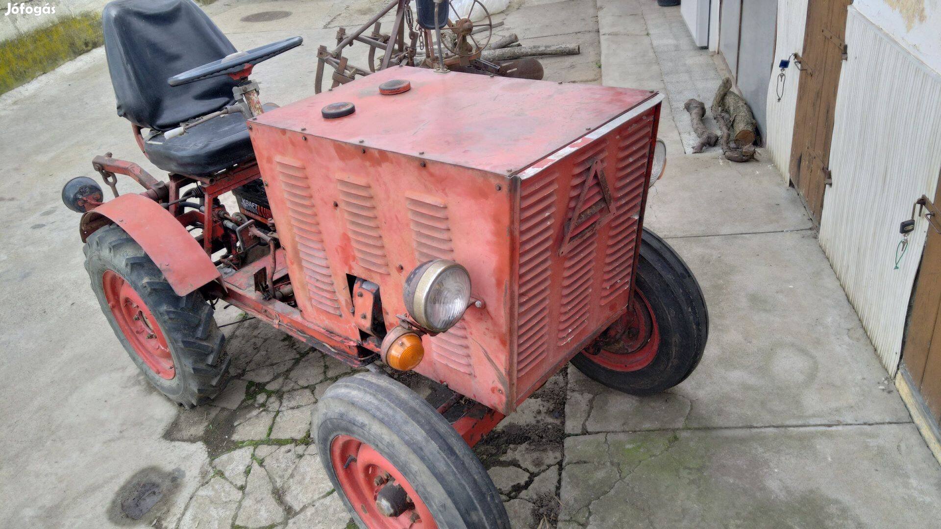 Trabant motoros kistraktor munka eszközökkel eladó!