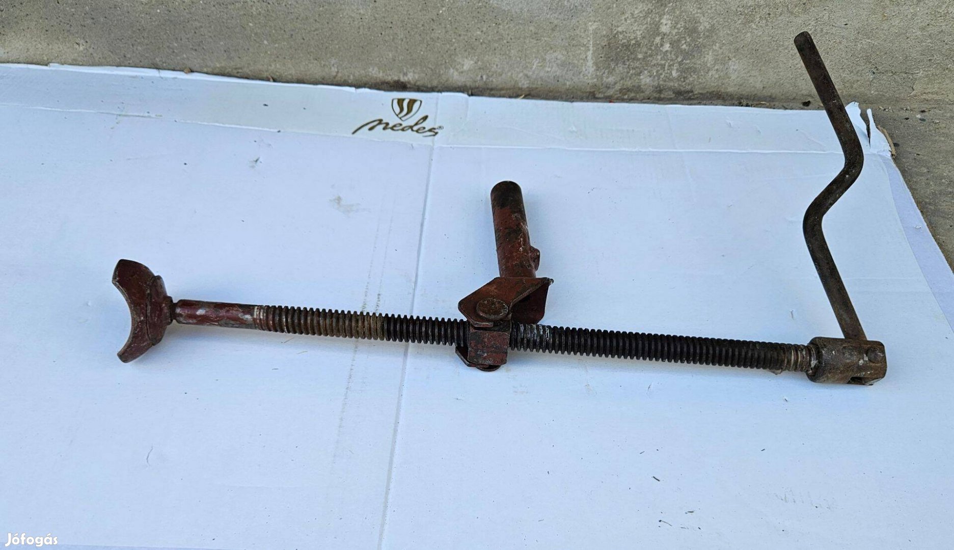 Trabant szereléshez emelő eredeti adom a kerékkulcsot is hozzá