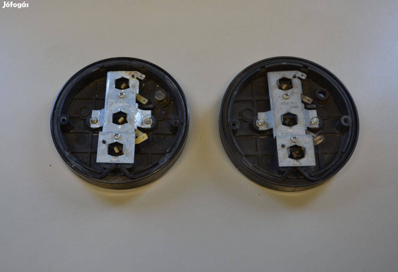 Trabant tramp vagy NDK lakókocsi hátsó lámpa aljzat 1 új, 1 használt