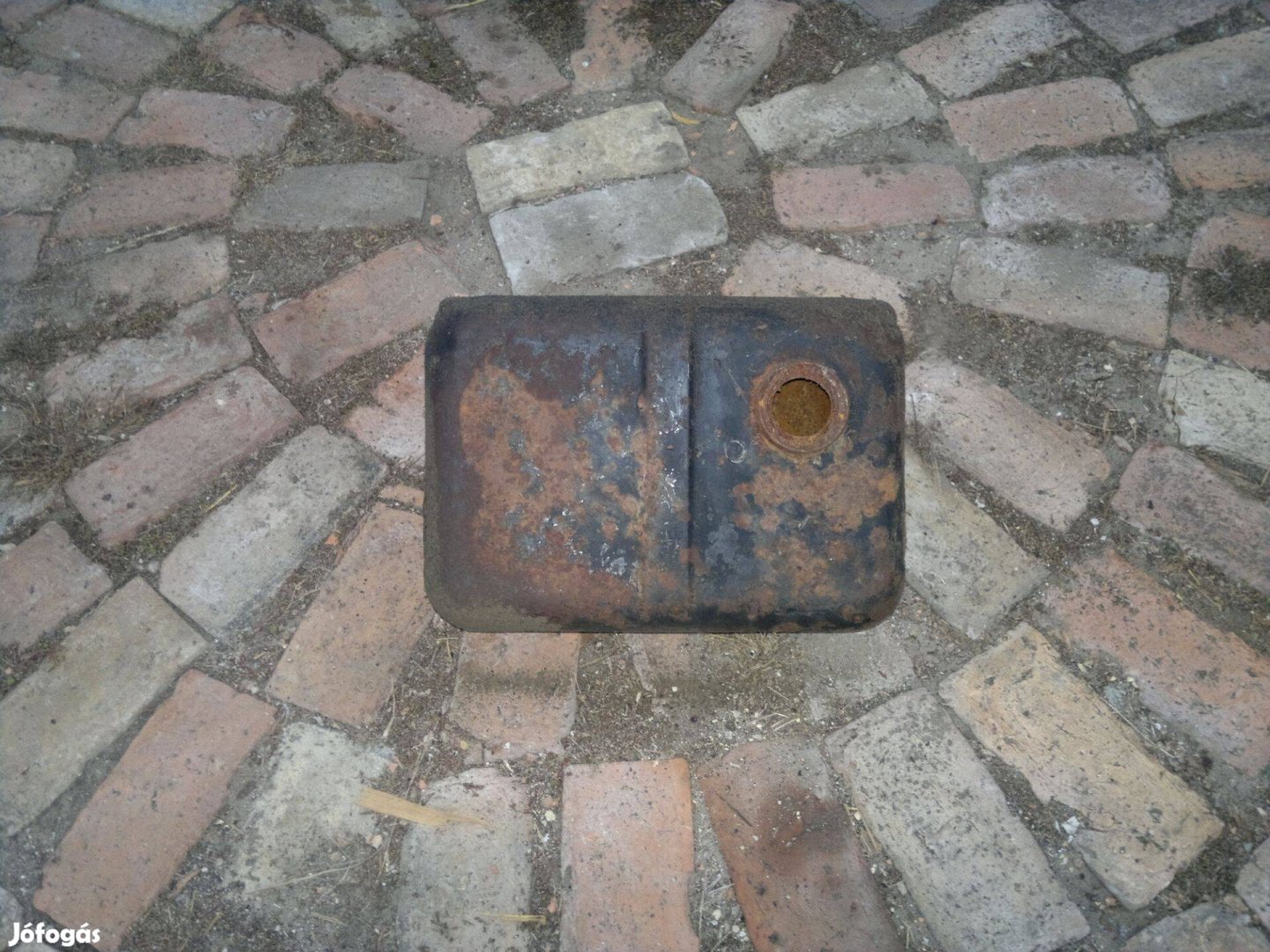 Trabant üzemanyag tartály