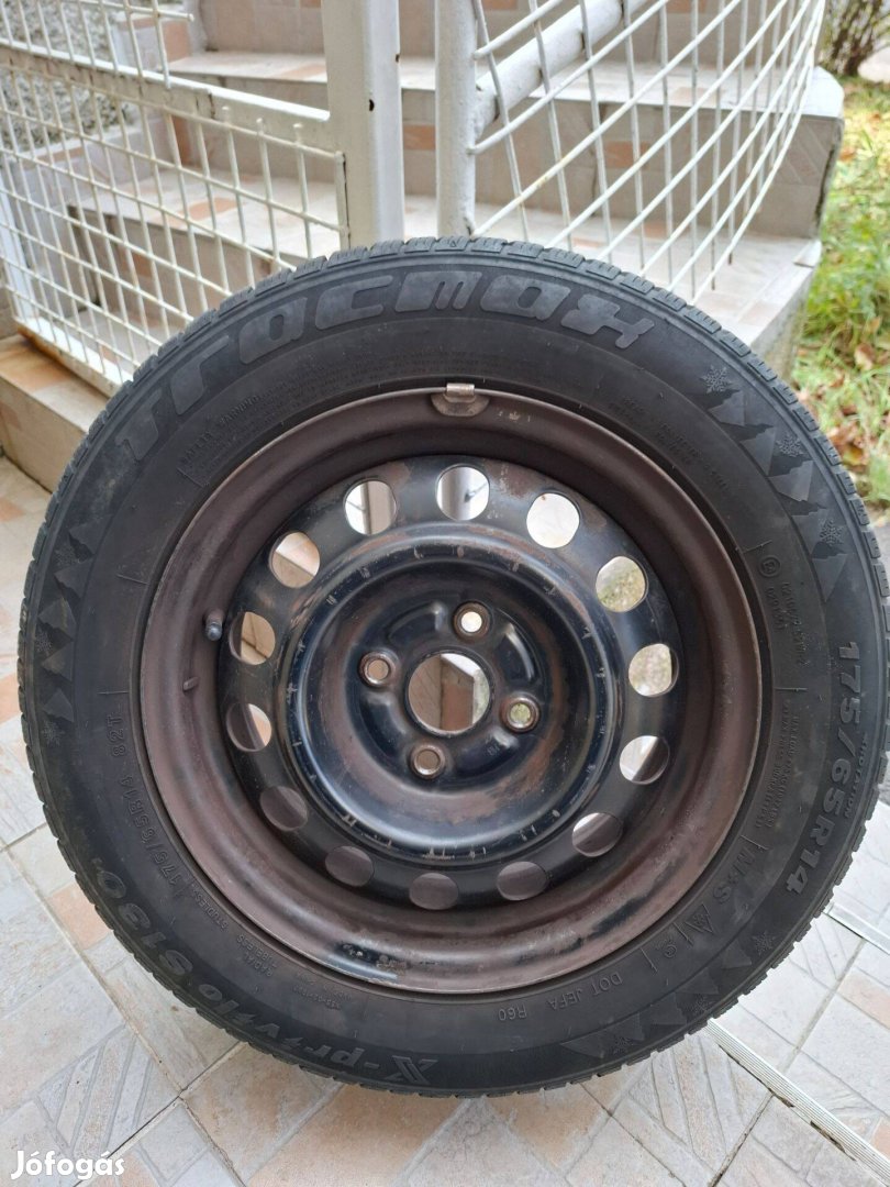 Tracmax téli 175/65 R14 DOT3420 7 mm, gyári Toyota lemez felnivel