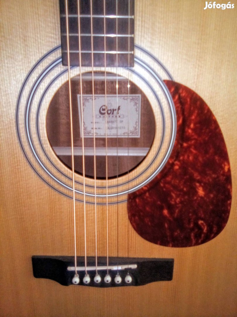 Traditional Cort gitár 