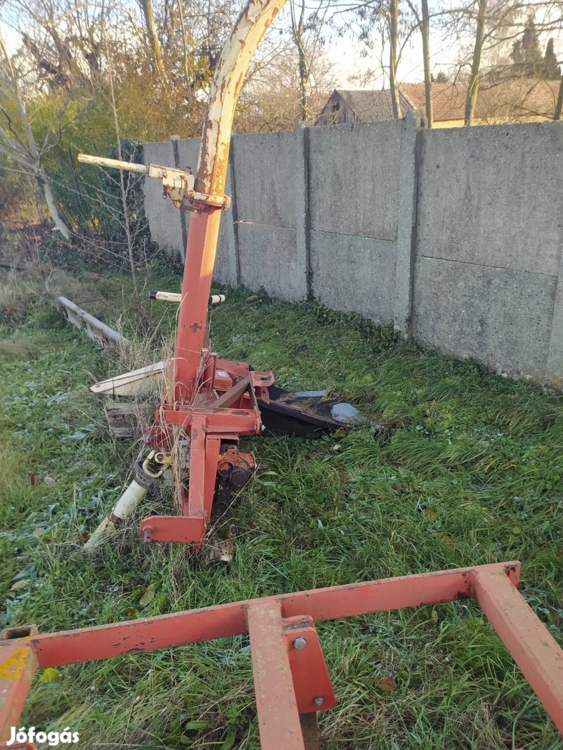Trágya szóró silozo eladó jó állapotban.