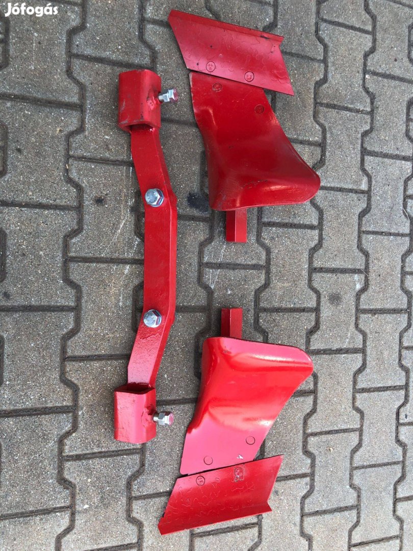 Trágyabeforgató tartóval váltva forgató ekére is !