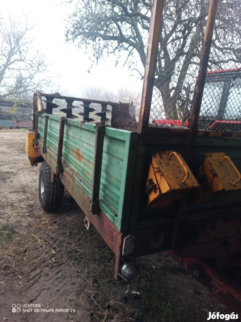 Trágyaszóró 4.5t eladó