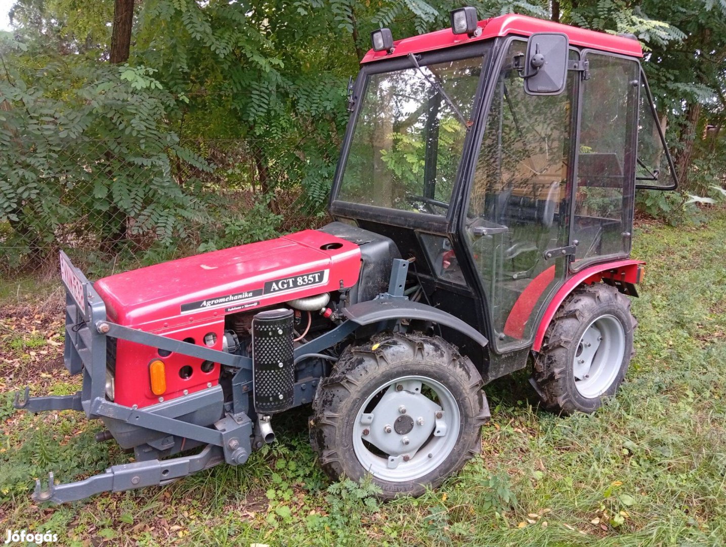 Traktor Agt 835
