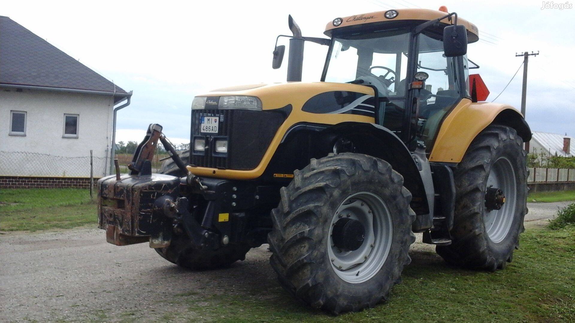 Traktor Challenger 215 LE