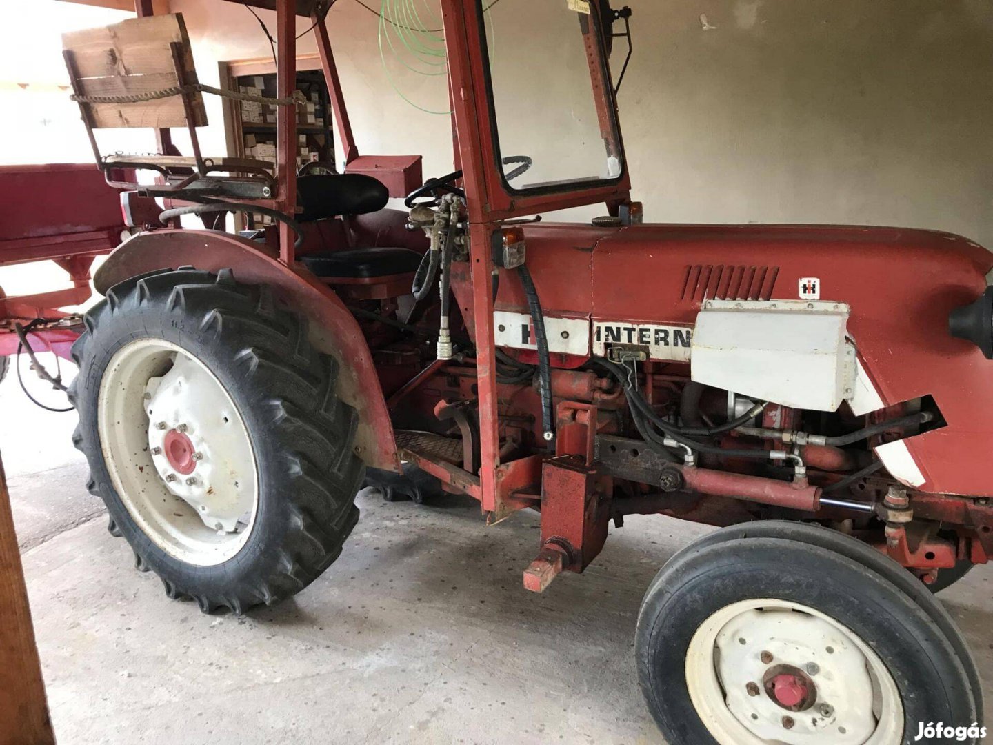 Traktor IHC 533 keskeny nyomtávú