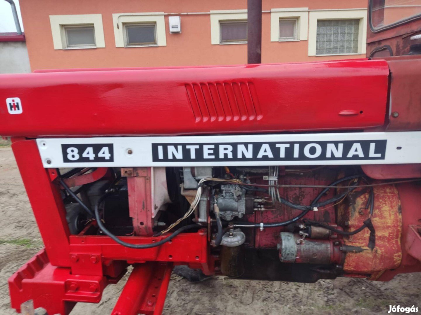 Traktor IH International 844 típus bontott motor alkatrész