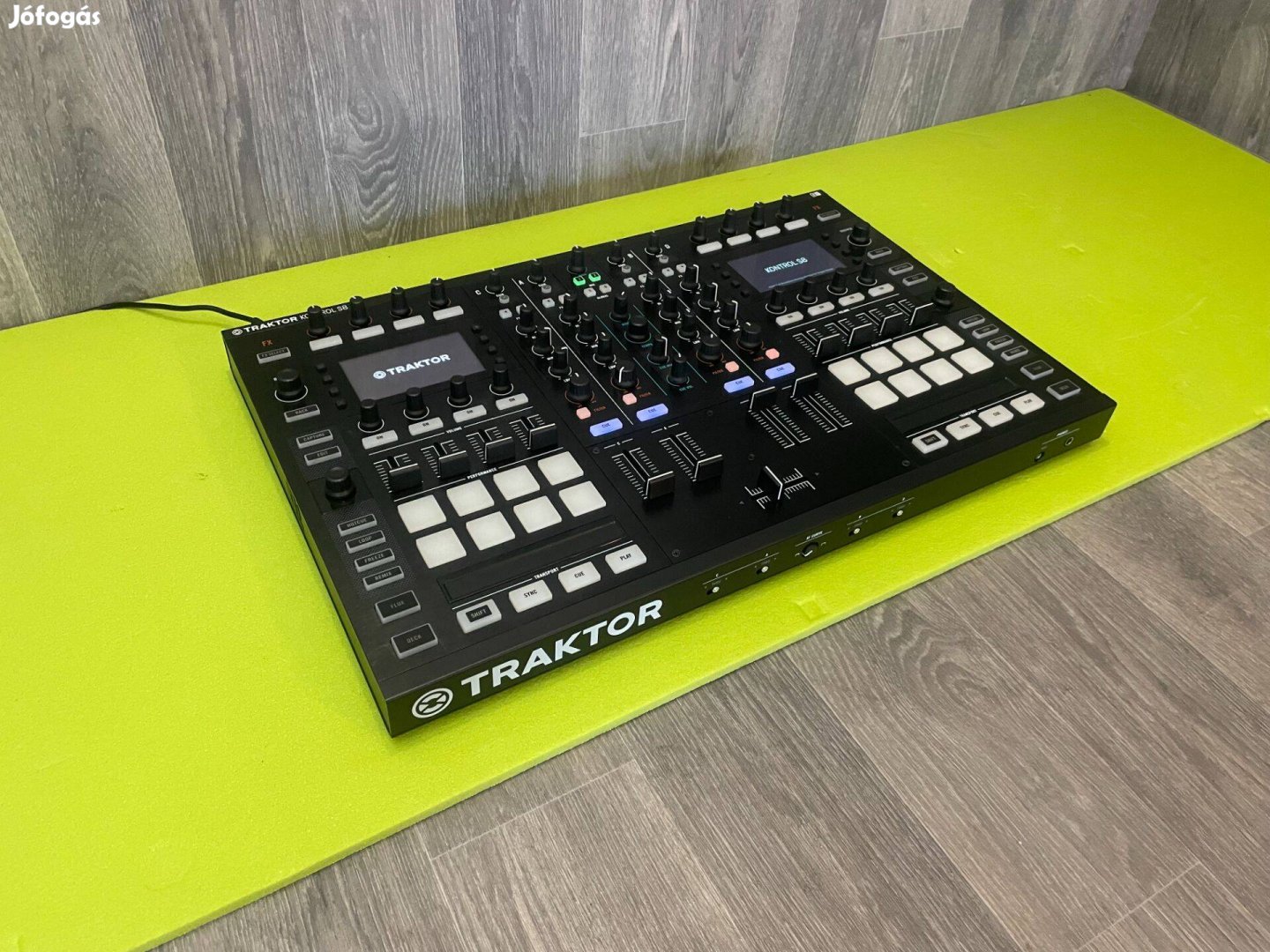 Traktor Kontrol S8 DJ keverőpult. + opcionálisan megvásárolható tok