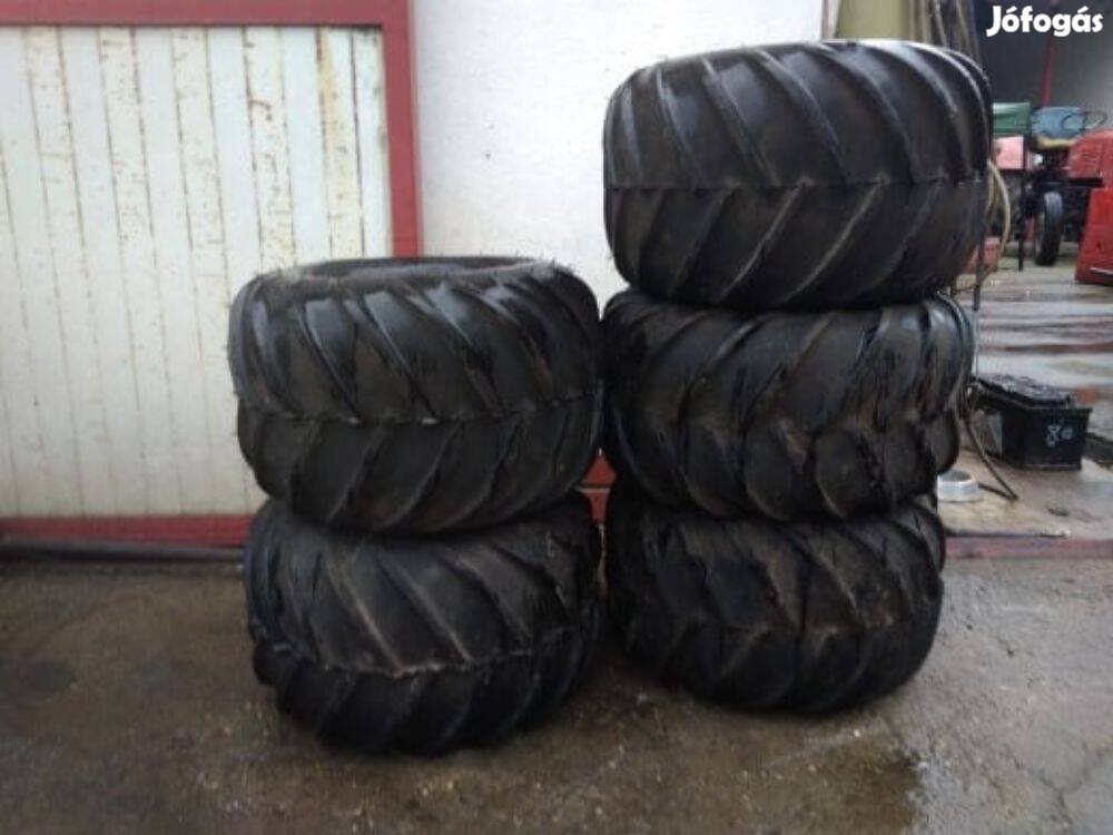 Traktor, quad, kommunális gép