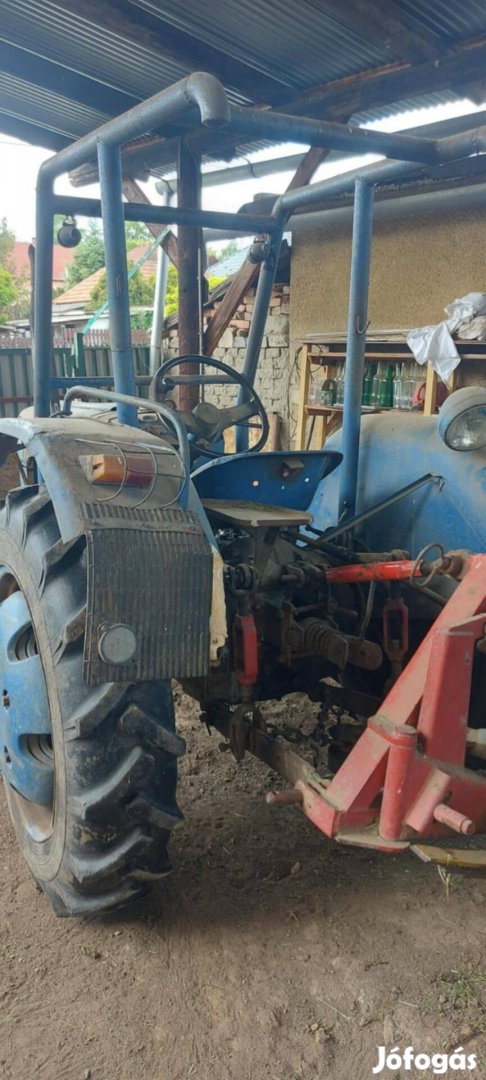 Traktor eladó Fűkaszával