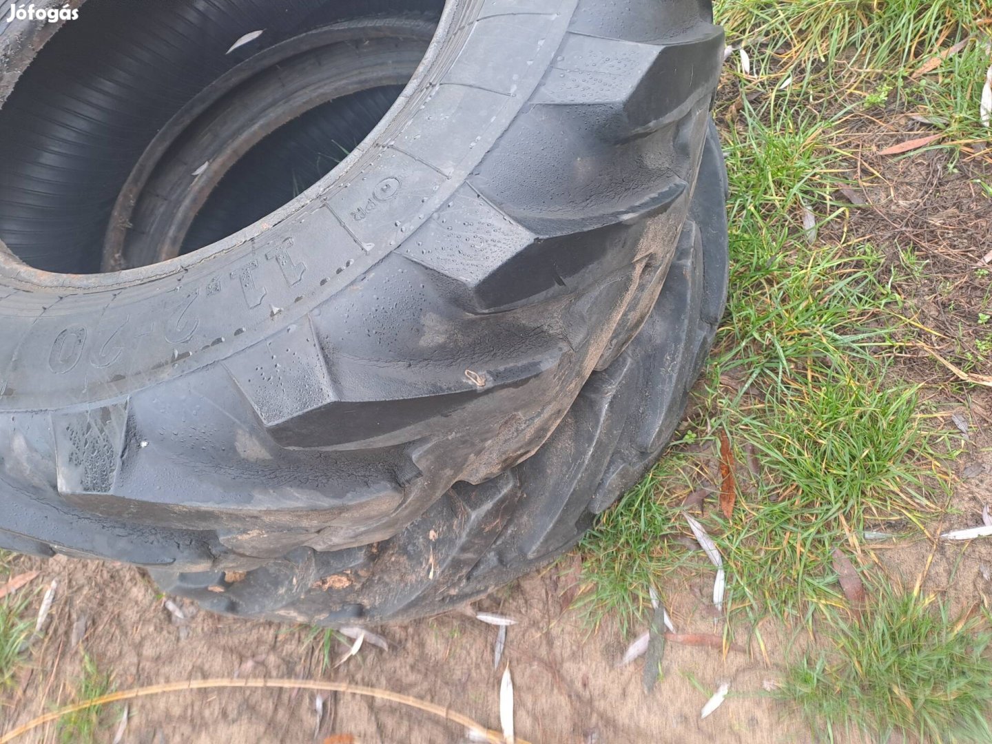 Traktor első,és hátsó gumi!