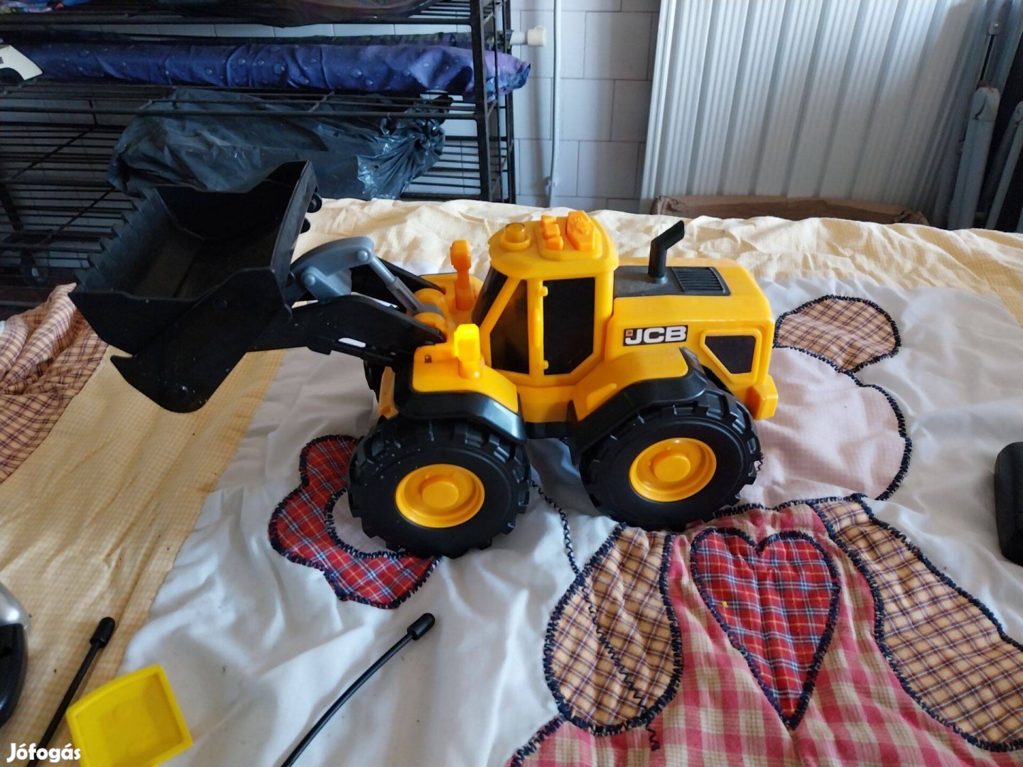 Traktor emeli a kanalát gomb nyomással