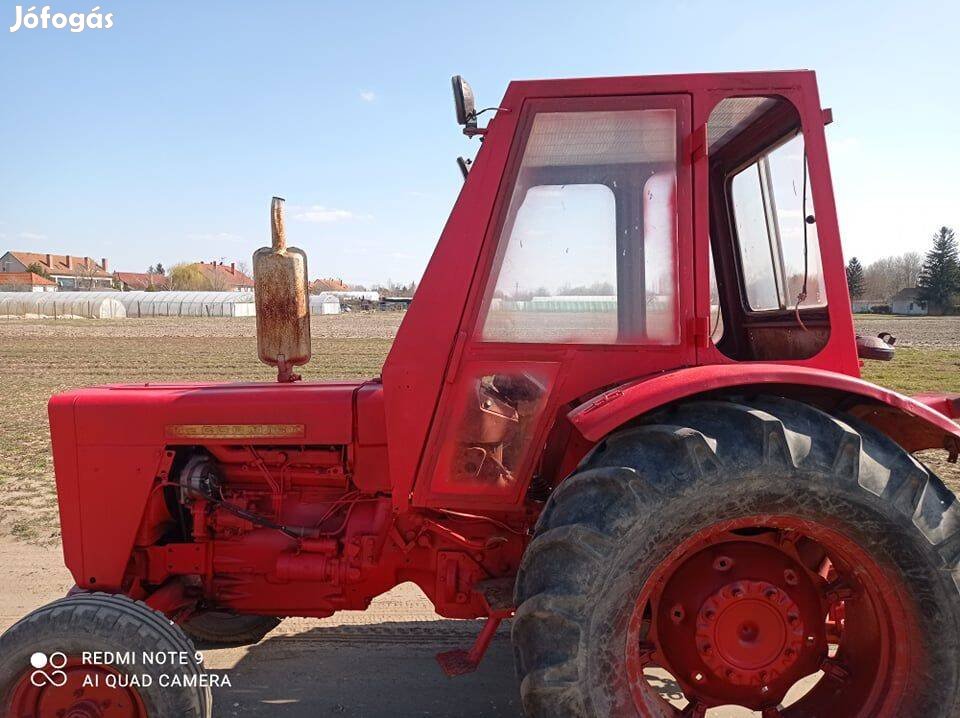 Traktor fülke