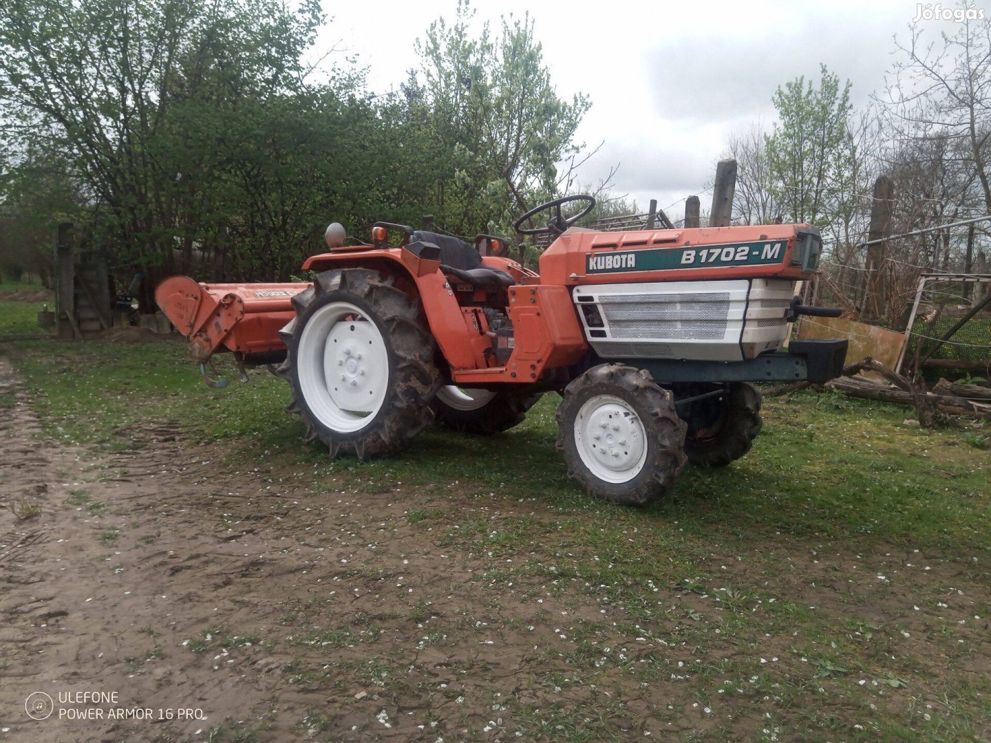 Traktor kistraktor Kubota B1702-M 17Le 4x4 talajmaróval eladó
