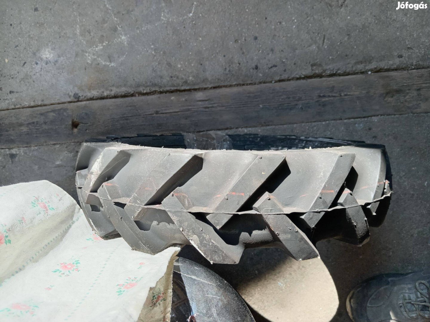 Traktor mintás gumi új 1-1 db 8-10 méretben eladó