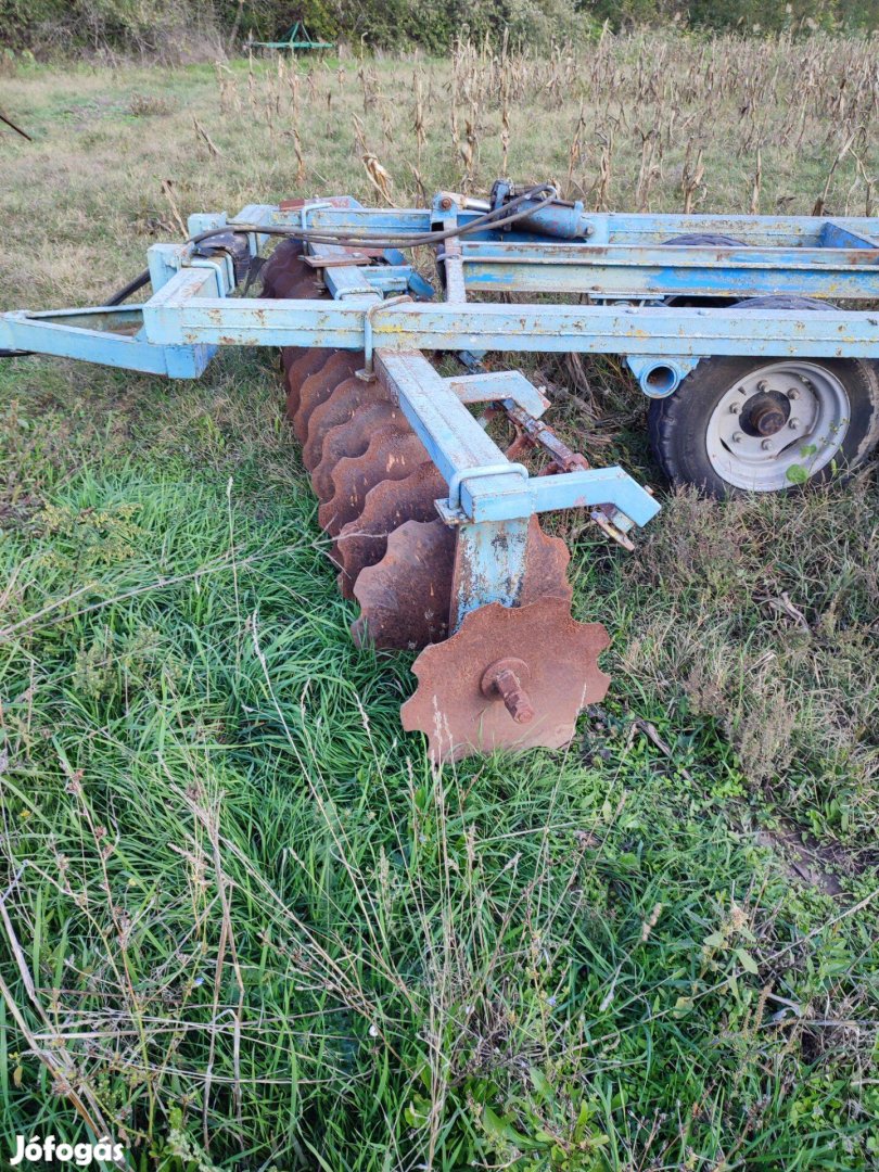 Traktor után vontatott tárcsa jó állapotban eladó