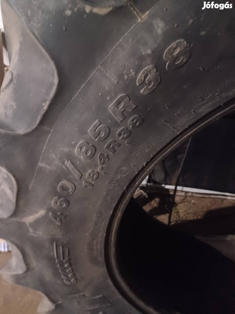 Traktorgumi eladó