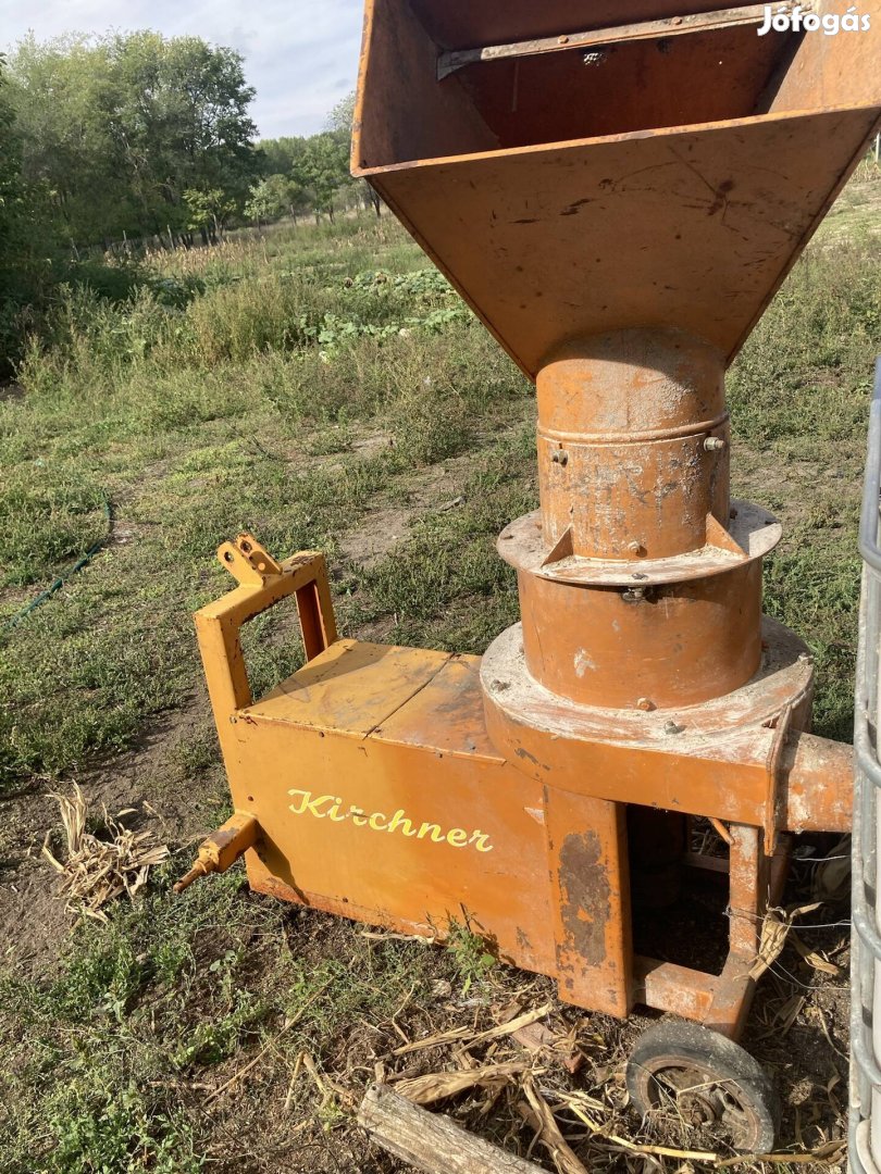 Traktorhajtású terménydaráló eladó