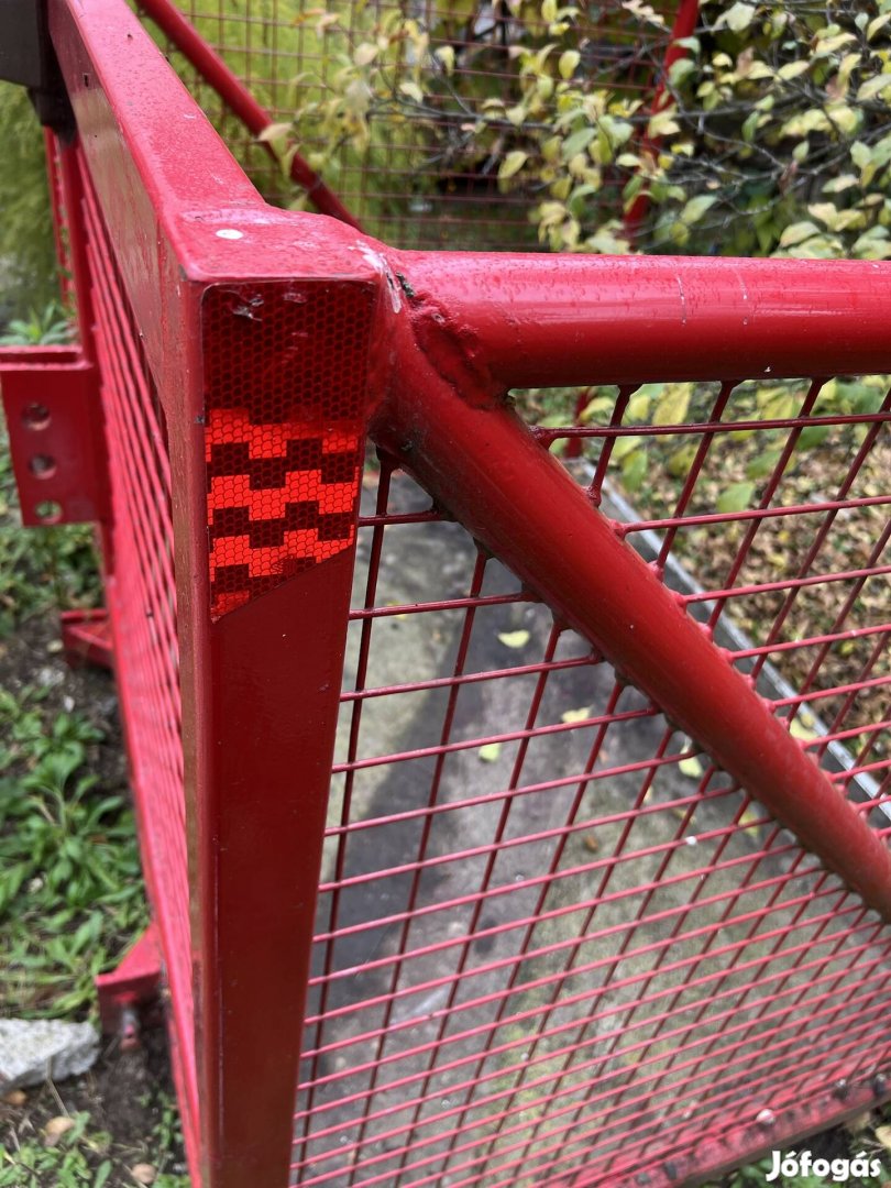 Traktorra emelő kosár