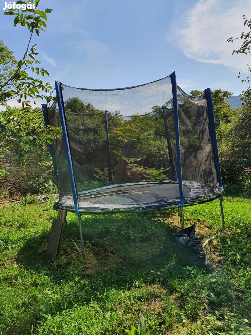 Trambulin 250 cm átmérőjű, szivacs cserére szorul