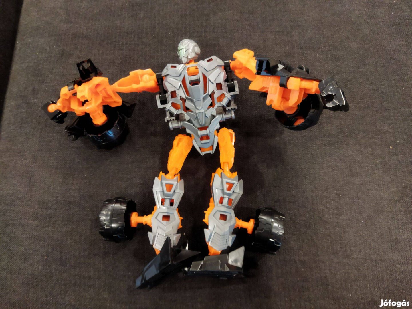 Transformers autóvá alakítható robot