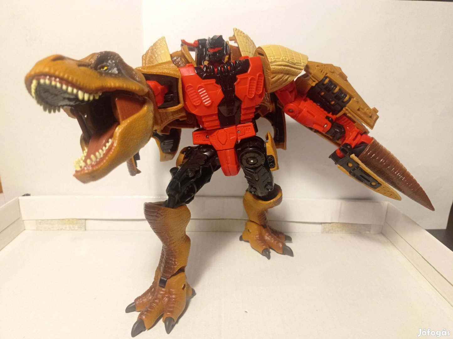 Transformers x Jurassic Park crossover Tyrannocon figura
