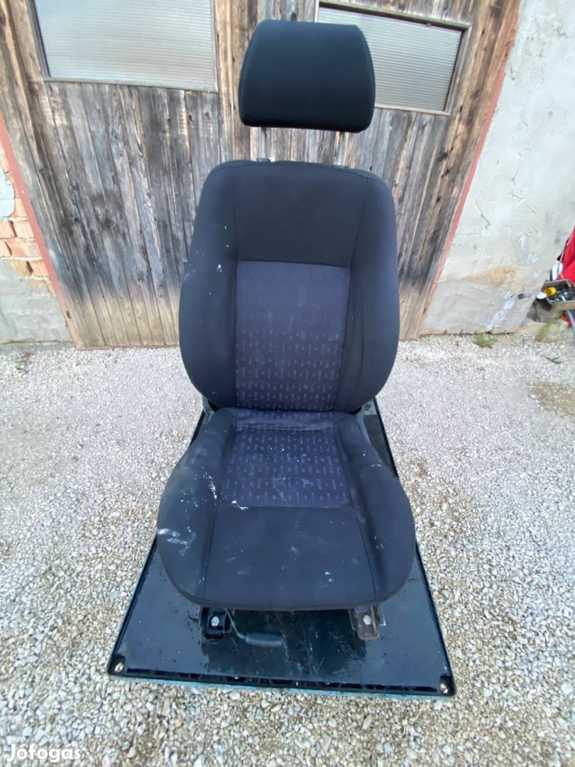 Transporter t4 vezetőülés (zsámollyal épített)