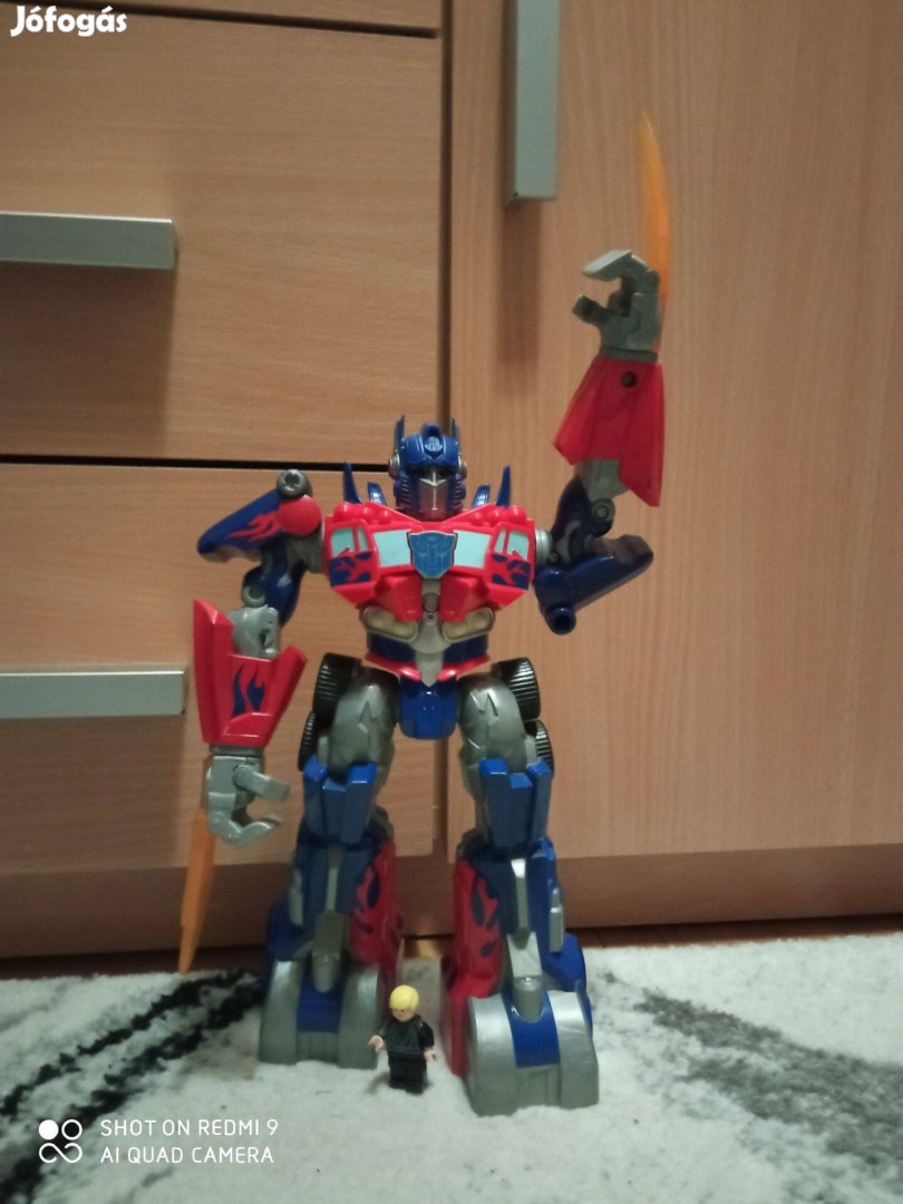 Transzformersz Optimus Prime beszél 30cm