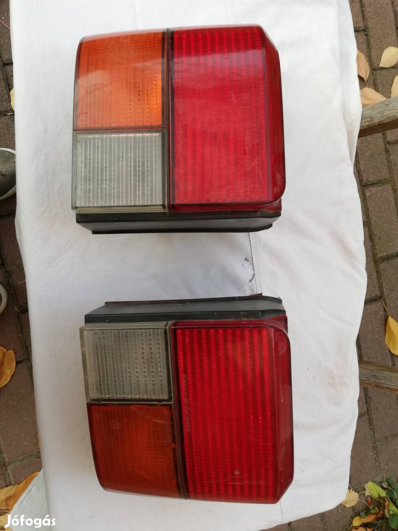 Transzporter jobb és bal oldali hátsó lámpa. 