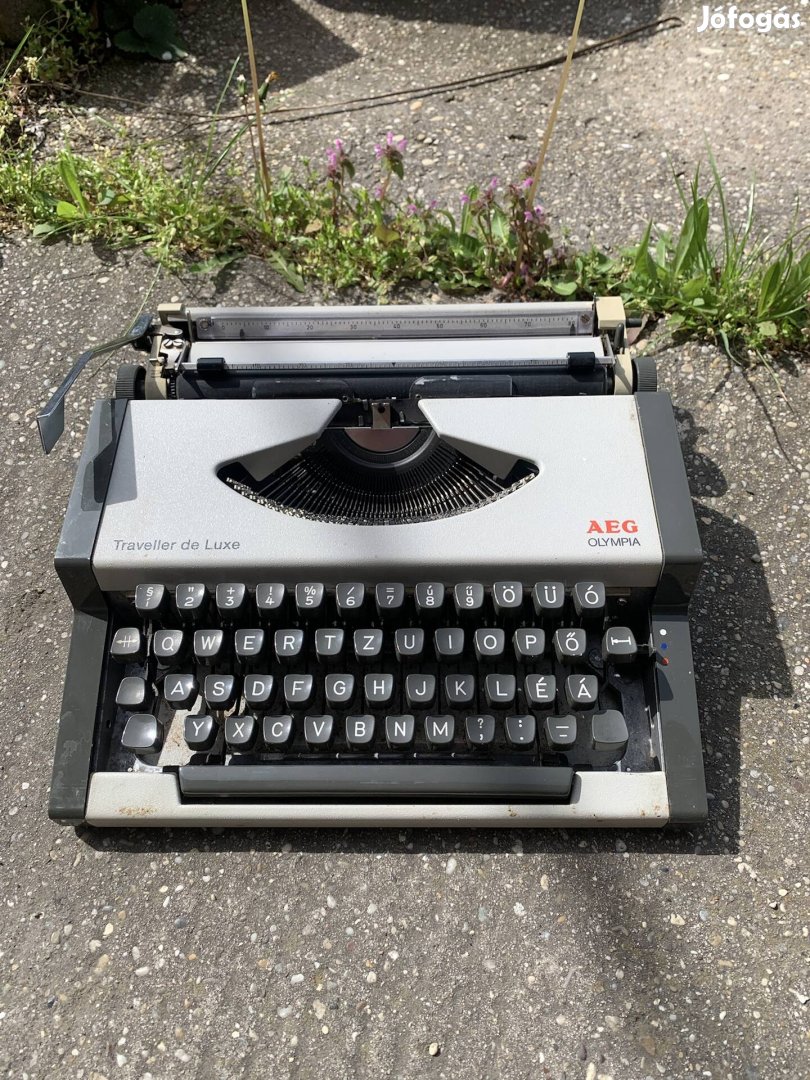 Traveller de Luxe AEG Olympia írógép