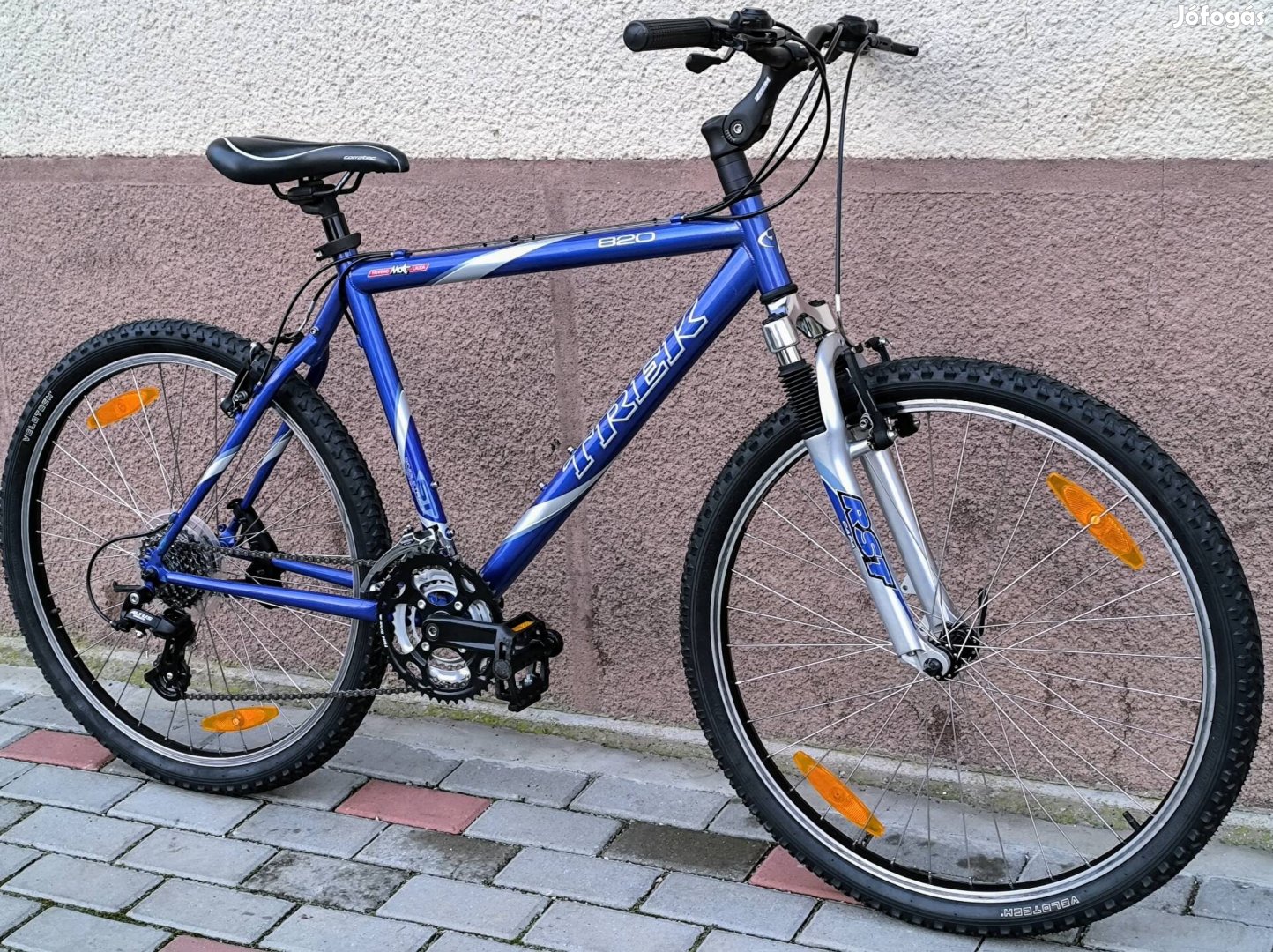 Trek 820. Újszerű trekking.