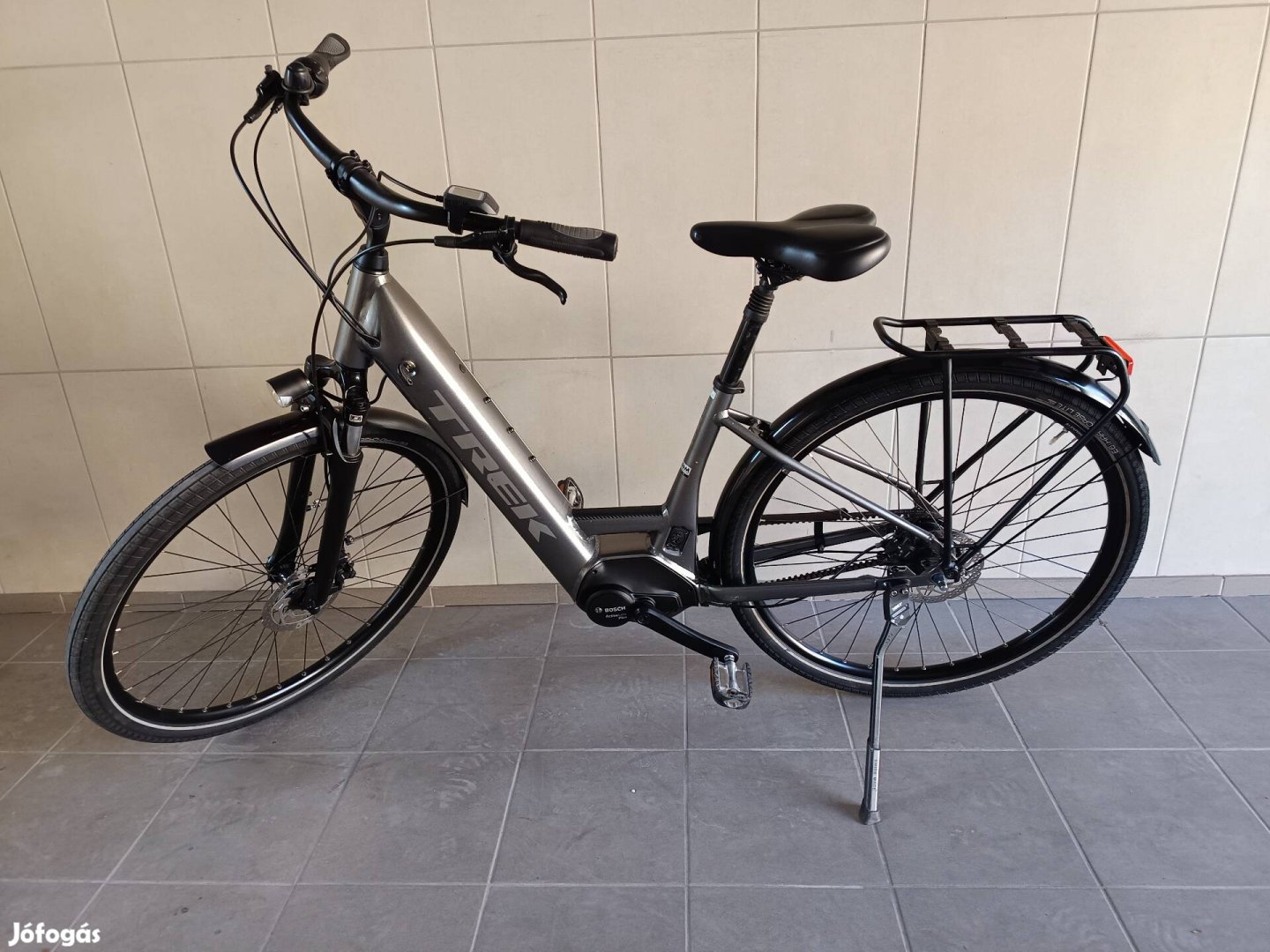 Trek District +7 trekking ebike elektromos hibrid kerékpár