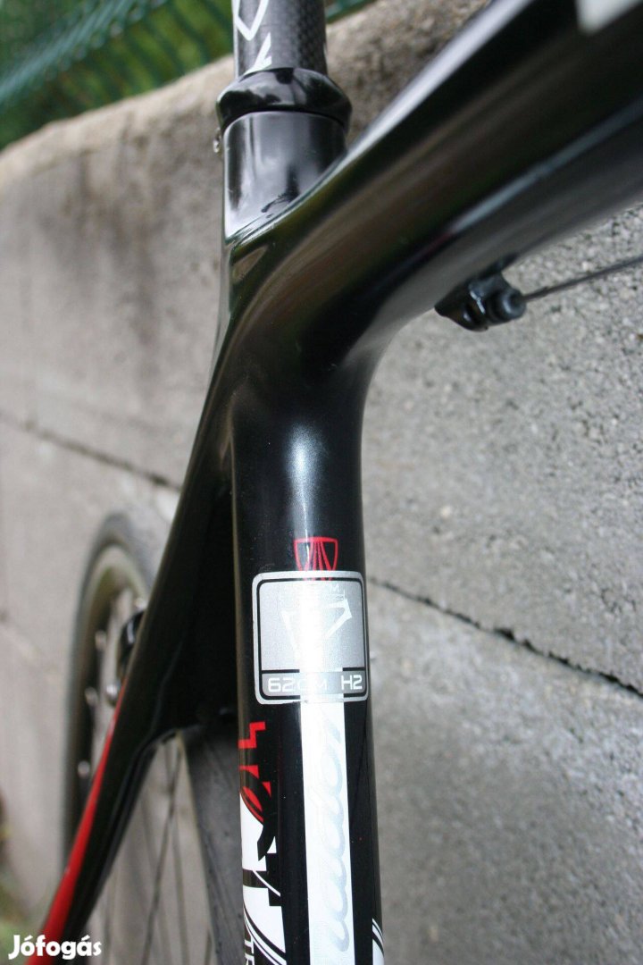 Trek Madone 3.1 full karbon Shimano 105 szettes országúti bicikli