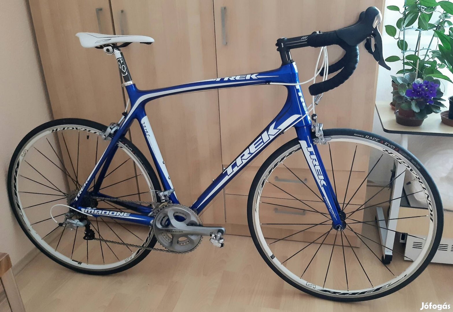 Trek Madone 4.7 full karbon országúti kerékpár. Újszerű!