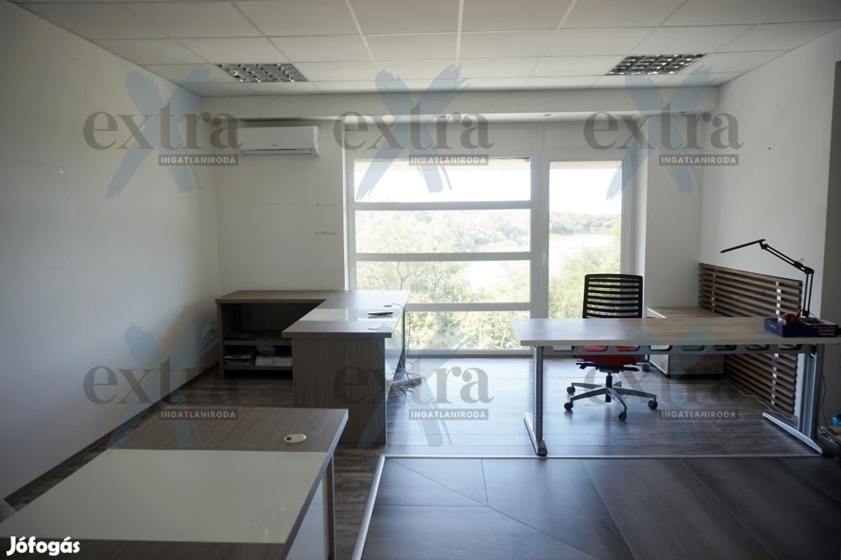 Trendi iroda, parkolóval