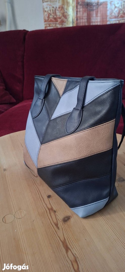 Trendi patchwork mintás női válltáska