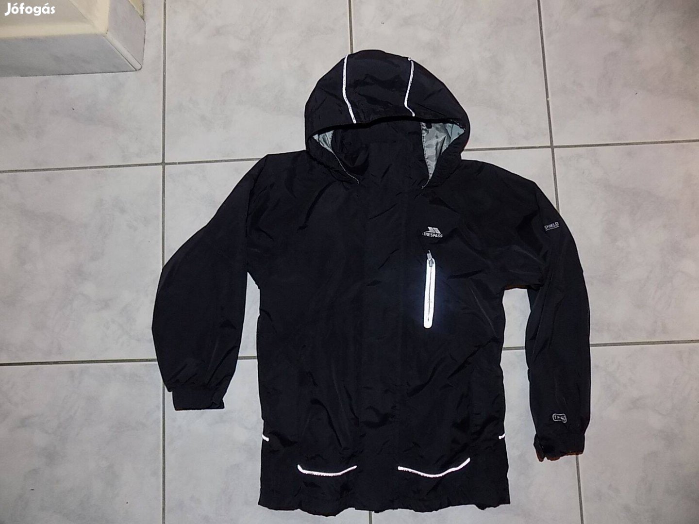 Trespass tavaszi dzseki, víz-és szélálló, 5-6 év