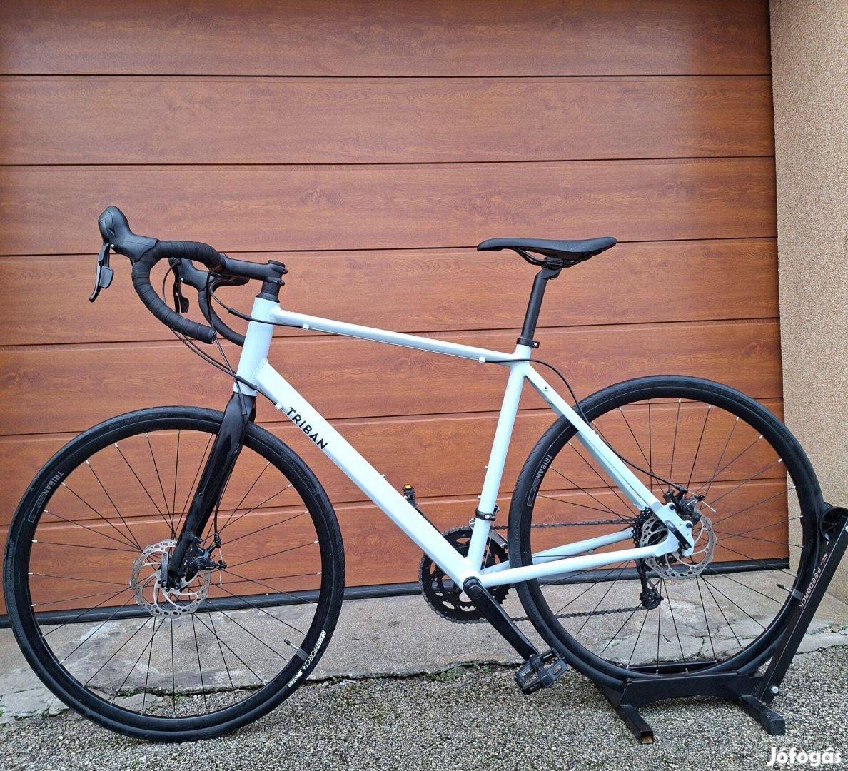 Triban RC120 szürke színű váz,mint az új országúti kerékpár
