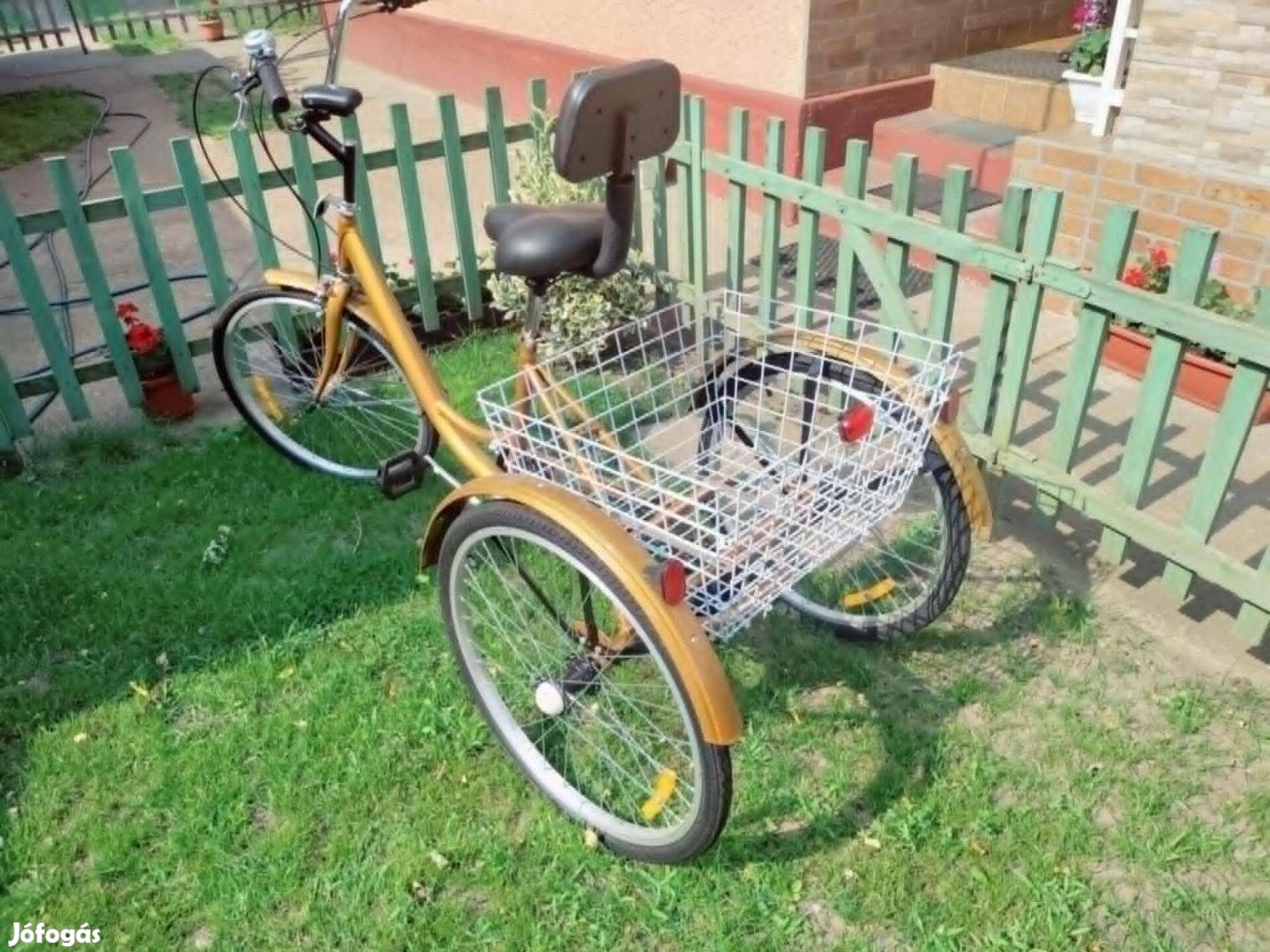 Tricikli új ponyvával