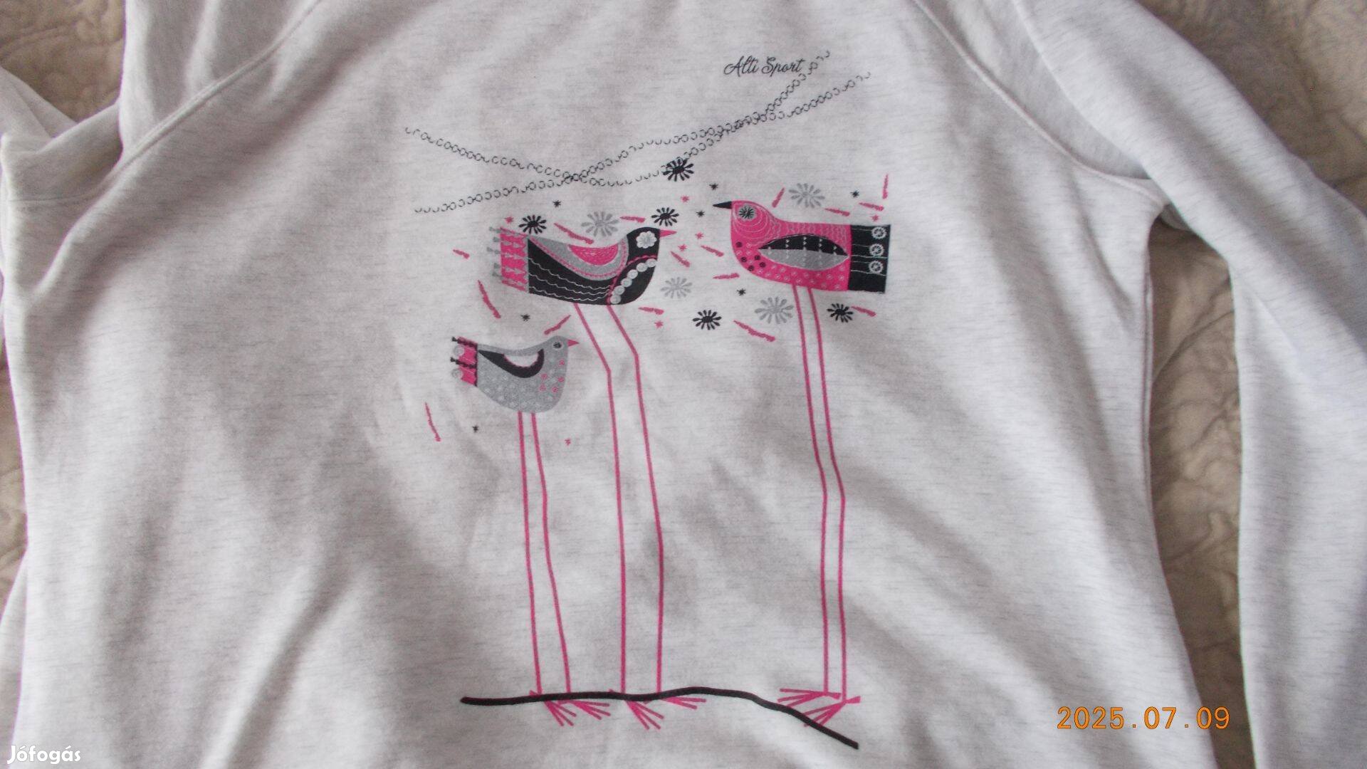 Trikók és két pulóver újak