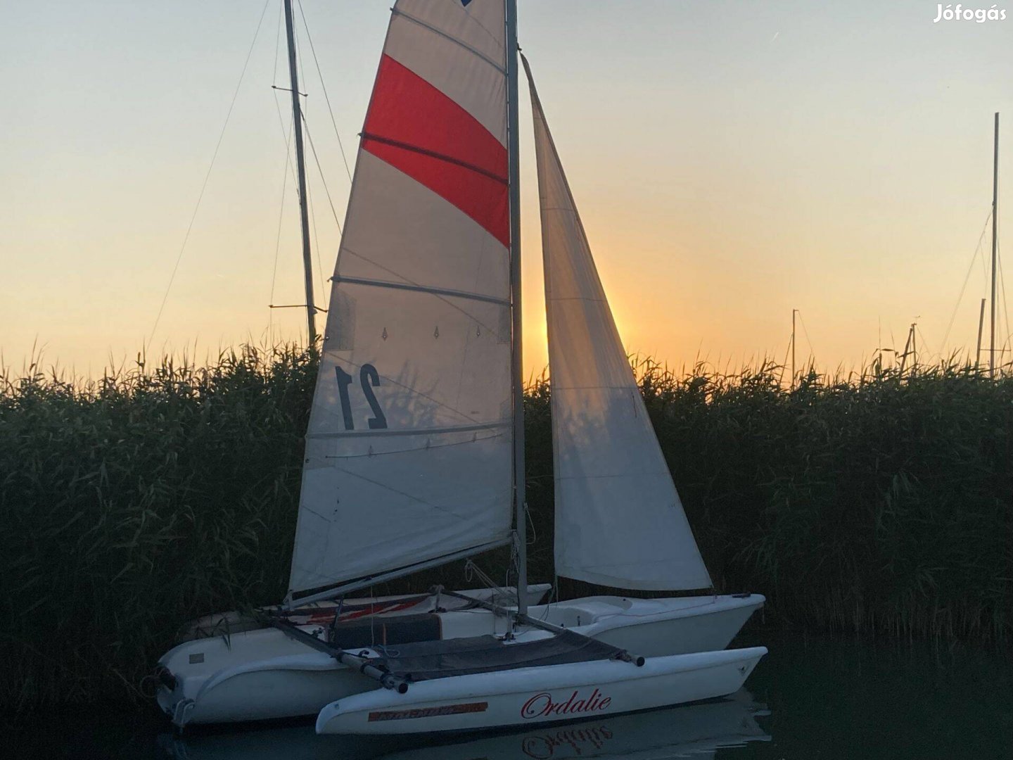 Trimarán többtestű vitorlás hajó katamarán